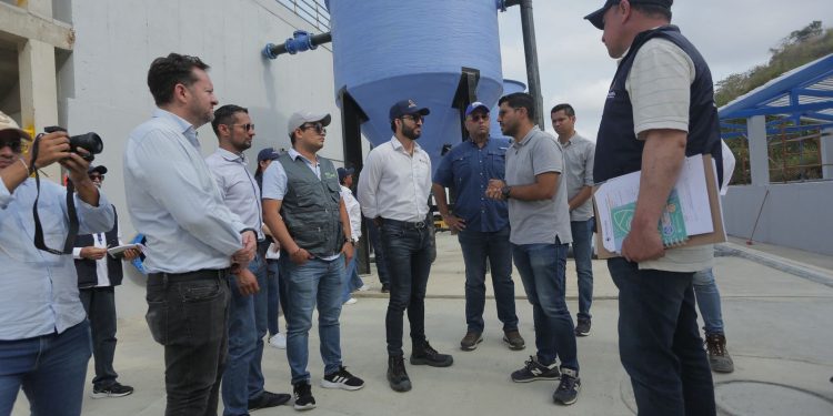 Contraloría General de la República destaca avances en obras de la C.R.A.