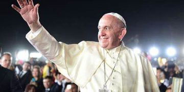El Papa Francisco continúa mejorando y descarta renunciar