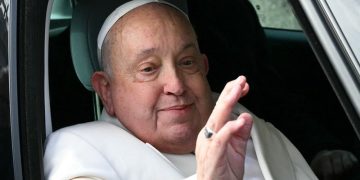 El Papa agradeció a médicos los cuidados en su hospitalización