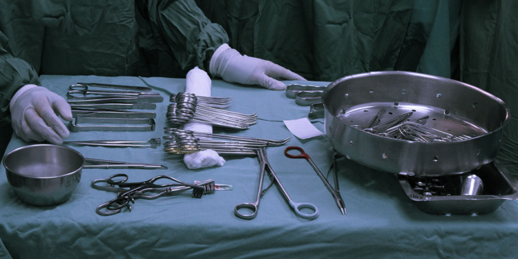 Condenados 11 médicos que accedieron de manera irregular a títulos como cirujanos plásticos en Brasil