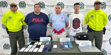 Golpe al mercado de celulares robados en el centro de Barranquilla. Tres capturados