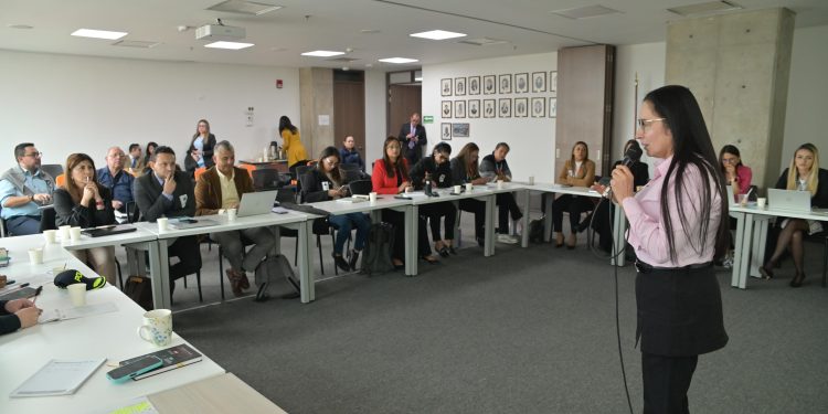 SuperSalud inicia mesa de trabajo para mejorar la entrega de medicamentos en el país