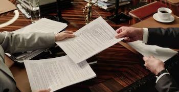 Por falsificación de diplomas universitarios, cuatro profesores sancionados en Bogotá