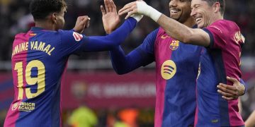 Barcelona golea y toma el liderato de LaLiga