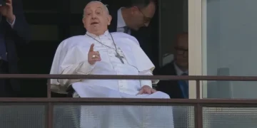 Asegura médico que trató al Papa: “Tuvimos que elegir entre dejarlo ir o probar con todo”