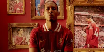 Van Dijk renueva con Liverpool hasta 2027