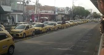 Taxistas en Barranquilla inician paro nacional en protesta contra plataformas digitales