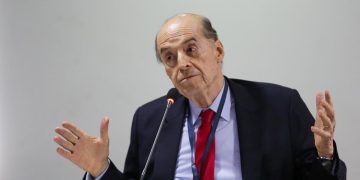 Álvaro Leyva cuestiona los efectos del alcohol y los estupefacientes en los líderes del país