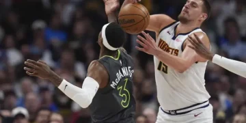 Nikola Jokic firma un triple-doble histórico