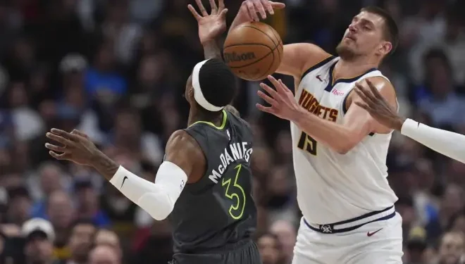 Nikola Jokic firma un triple-doble histórico
