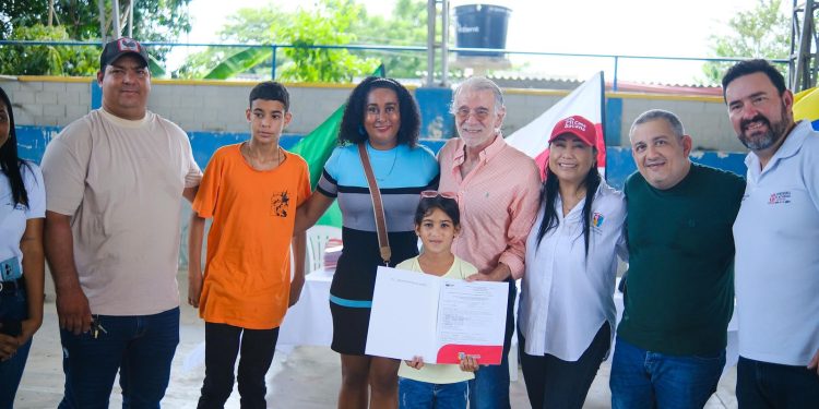 Gobernación del Atlántico masifica la titulación de predios: Pendales, el primero en lograrlo  