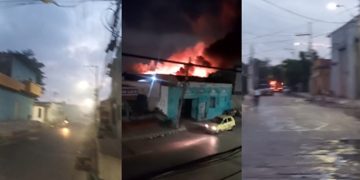 Incendio en bodega de reciclaje en San Roque moviliza a bomberos en Barranquilla