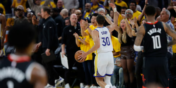Curry impulsa a Warriors y Thunder avanza a semifinales