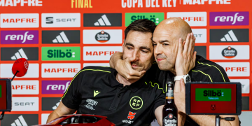 “Quiero que mi hijo esté orgulloso”: el clamor entre lágrimas del árbitro de la final de Copa del Rey