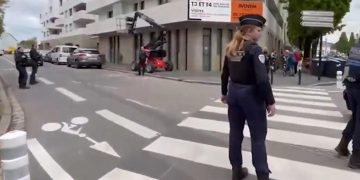 Un muerto y tres heridos en un ataque con cuchillo en instituto francés