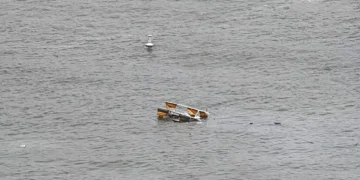 Seis muertos tras desplome de helicóptero en el Río Hudson, Nueva York