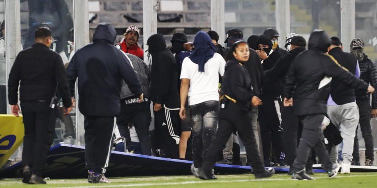 Gobierno de Chile investiga muerte de hinchas de Colo Colo