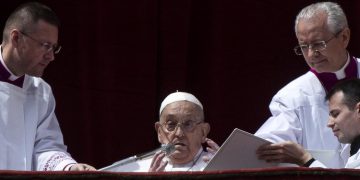 El Papa en la misa del Domingo de Resurrección: “Jesús llora las lágrimas de quien sufre”