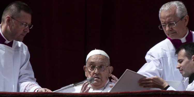 El Papa en la misa del Domingo de Resurrección: “Jesús llora las lágrimas de quien sufre”
