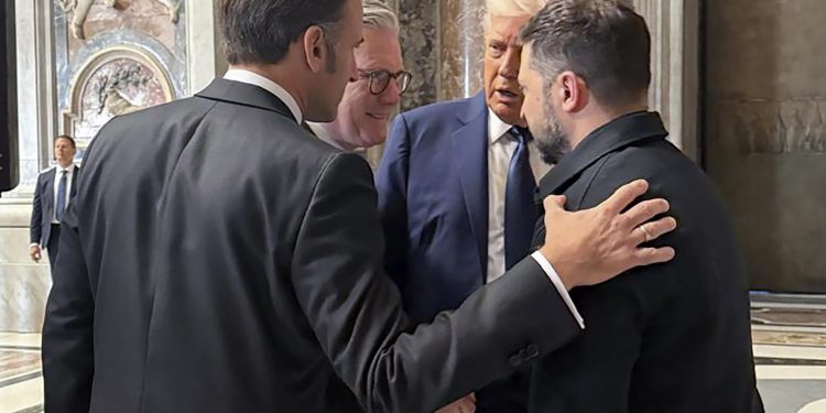 Trump y Zelenski se reúnen en Roma en un encuentro con “potencial de resultados históricos”