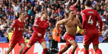 Liverpool vence al Leicester con gol de Alexander-Arnold y acaricia el título de la Premier