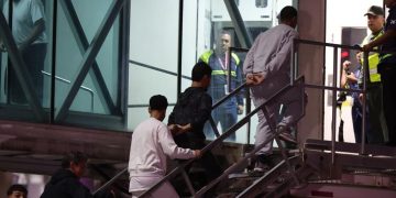 Supremo de EE.UU. bloquea expulsiones de venezolanos a El Salvador hasta nueva orden
