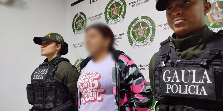 En flagrancia Policía captura a una mujer tras recibir un millón de pesos por el pago de una extorsión