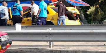 Grave accidente en la Vía al Mar: varios heridos tras choque entre bus y taxi cerca del Colegio Altamira