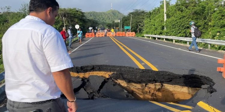 Gobernación del Atlántico inspecciona colapso del puente en Juan de Acosta y avanzan en soluciones para restablecer la Vía al Mar