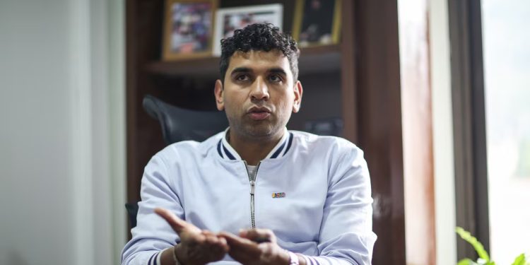 Aquí le contamos los lazos familiares de David Racero en el Gobierno que están generando polémica