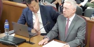 Defensa de Uribe afirma que pruebas en juicio favorecen al expresidente frente a compra de testigos
