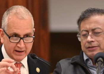 Petro acusa a congresista de EE. UU. de plan para derrocarlo y lanza advertencia de “revolución colombiana”