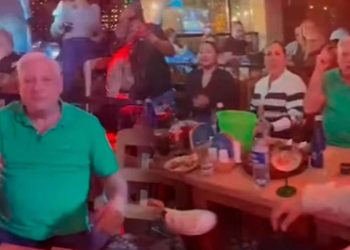 Martinelli celebra “contento” asilo en Bogotá cantando ‘El rey’, de José Alfredo Jiménez