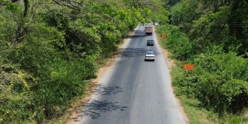 Hallan cadáver baleado en la vía Riohacha – Valledupar: autoridades investigan el caso