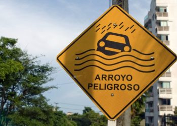 Lluvias en Barranquilla provocan emergencias por desbordamiento de arroyos y afectan la movilidad