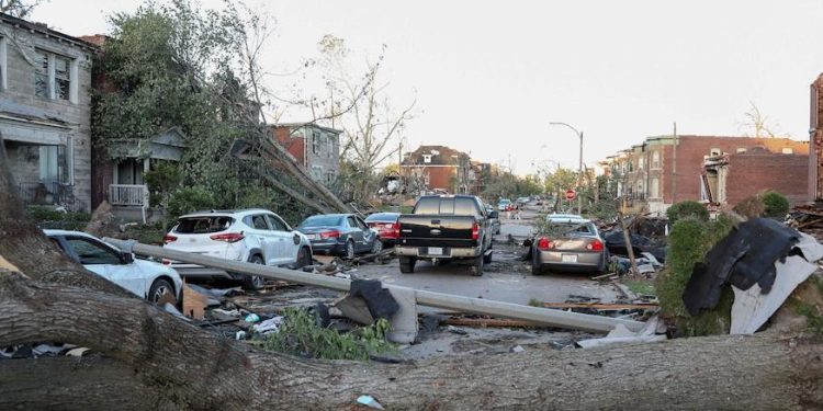 Un sistema de tornados deja al menos 21 muertos en el centro de Estados Unidos