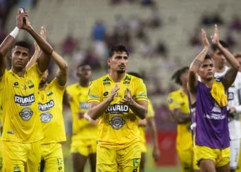 Bucaramanga resiste en Brasil y se jugará la vida ante Colo Colo