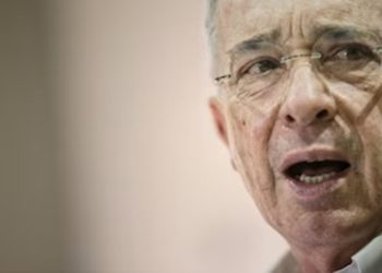 Álvaro Uribe lanza fuertes críticas al presidente Petro por consulta popular y situación del país