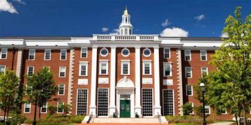 Jueza federal bloquea temporalmente decisión de Trump que impide a Harvard matricular estudiantes extranjeros