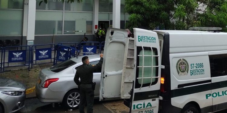 Capturados 8 sujetos tras hallar un fusil AK 47 y 3 pistolas en el barrio Villanueva