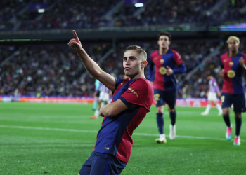 Barcelona remonta en el infierno de Zorrilla y sigue soñando con LaLiga