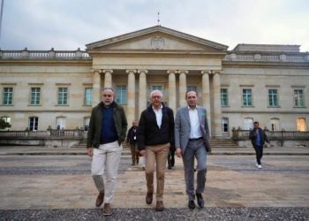 Gobierno reintenta consulta popular pese a restricciones legales