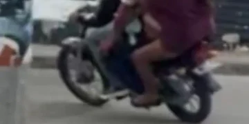 Recibió una llamada, salió de su casa y le dispararon