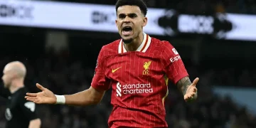 Luis Díaz marca y Liverpool sigue imparable, aunque cedió un empate ante Arsenal en Anfield