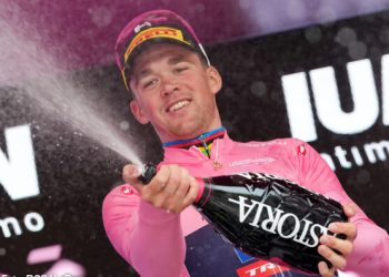 Pedersen consigue su tercera victoria en el Giro y se afianza como líder