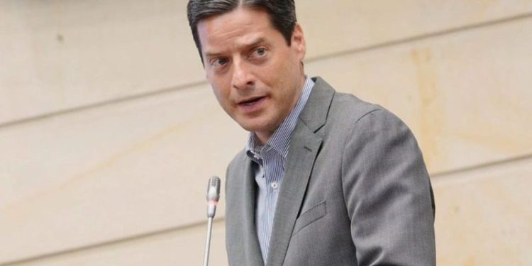 A un paso de ser ley la cátedra de educación emocional impulsada por el senador Mauricio Gómez