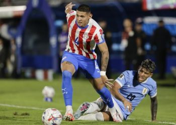 Paraguay golpea fuerte y deja a Uruguay contra las cuerdas