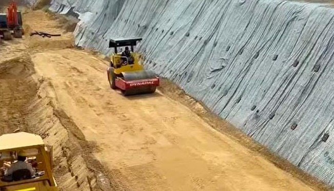 Avanzan obras de estabilización en la vía Cartagena–Barranquilla tras daños por lluvias