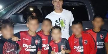 Newell’s niega sanción a niños por foto con jugador rival