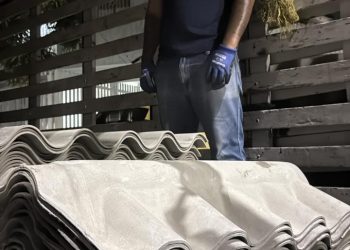 Alcaldía de Barranquilla entrega ayuda humanitaria a familias afectadas por vendaval y fuertes lluvias